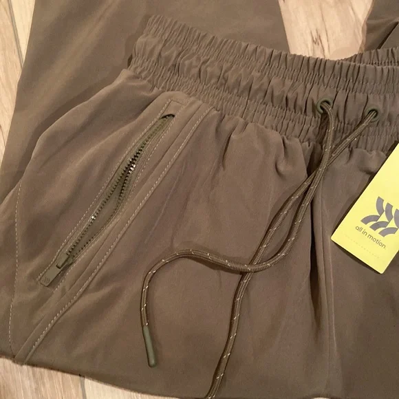 Woman’s All In Motion Lined Woven Joggers Size XS - Picture 10 of 13